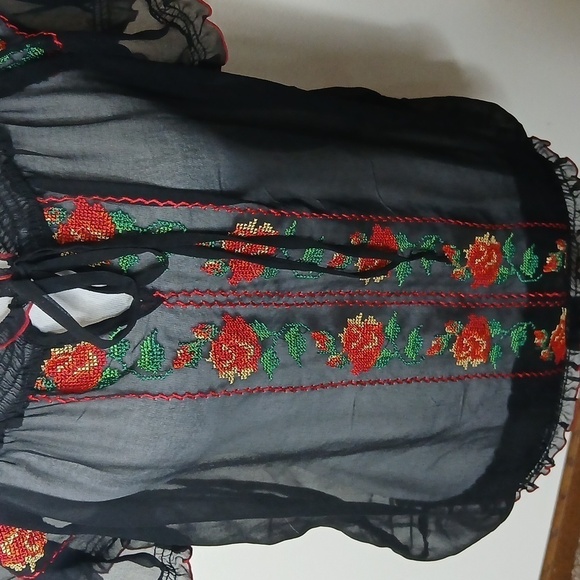 Twenty one floral scrunch  key hole sheer blouse size medium - Picture 10 of 15